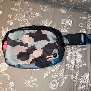 Lululemon Camo Belt Bag - Fanny pack